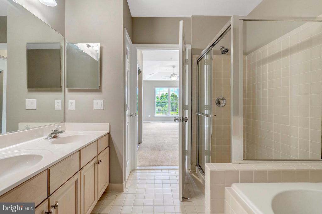 25280 Lake Shore Sq #304