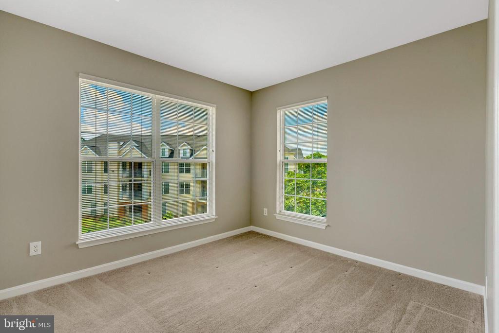 25280 Lake Shore Sq #304