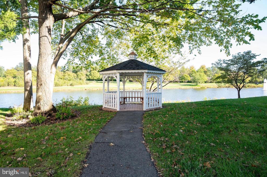 25280 Lake Shore Sq #304