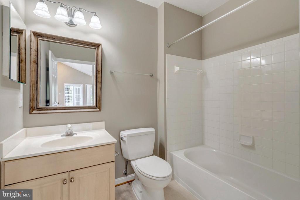 25280 Lake Shore Sq #304