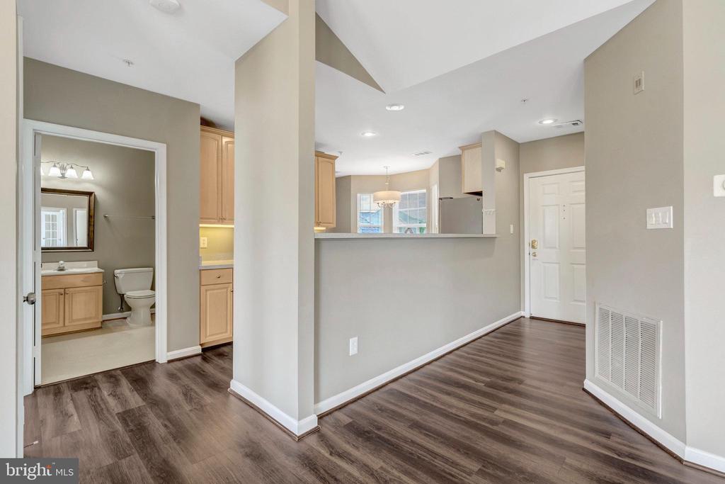 25280 Lake Shore Sq #304