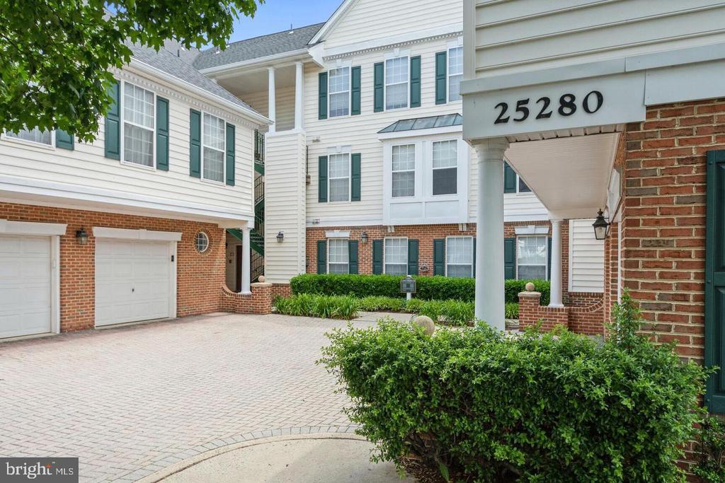 25280 Lake Shore Sq #304