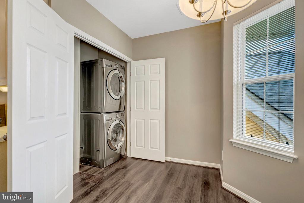 25280 Lake Shore Sq #304