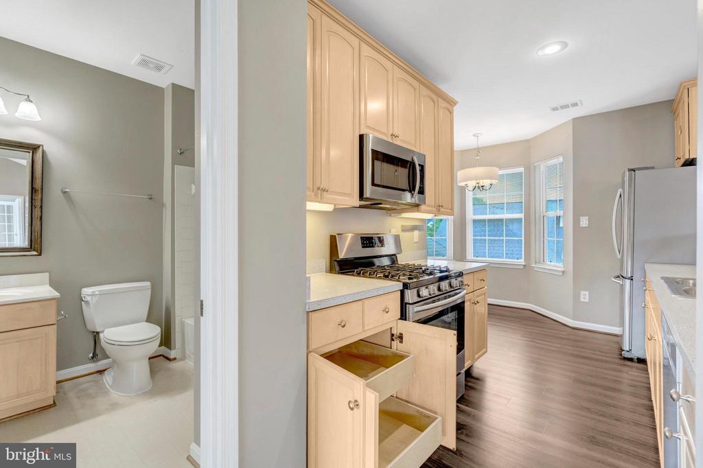 25280 Lake Shore Sq #304