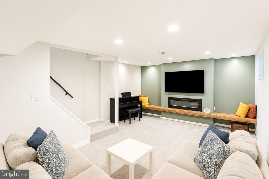 5 McCarty Ct