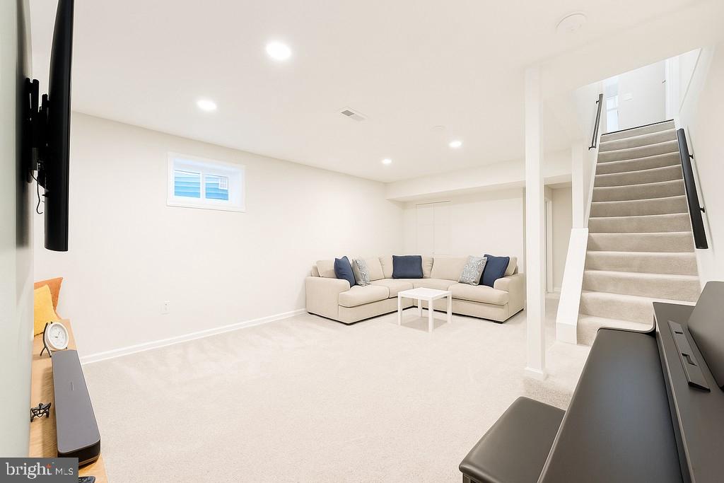 5 McCarty Ct