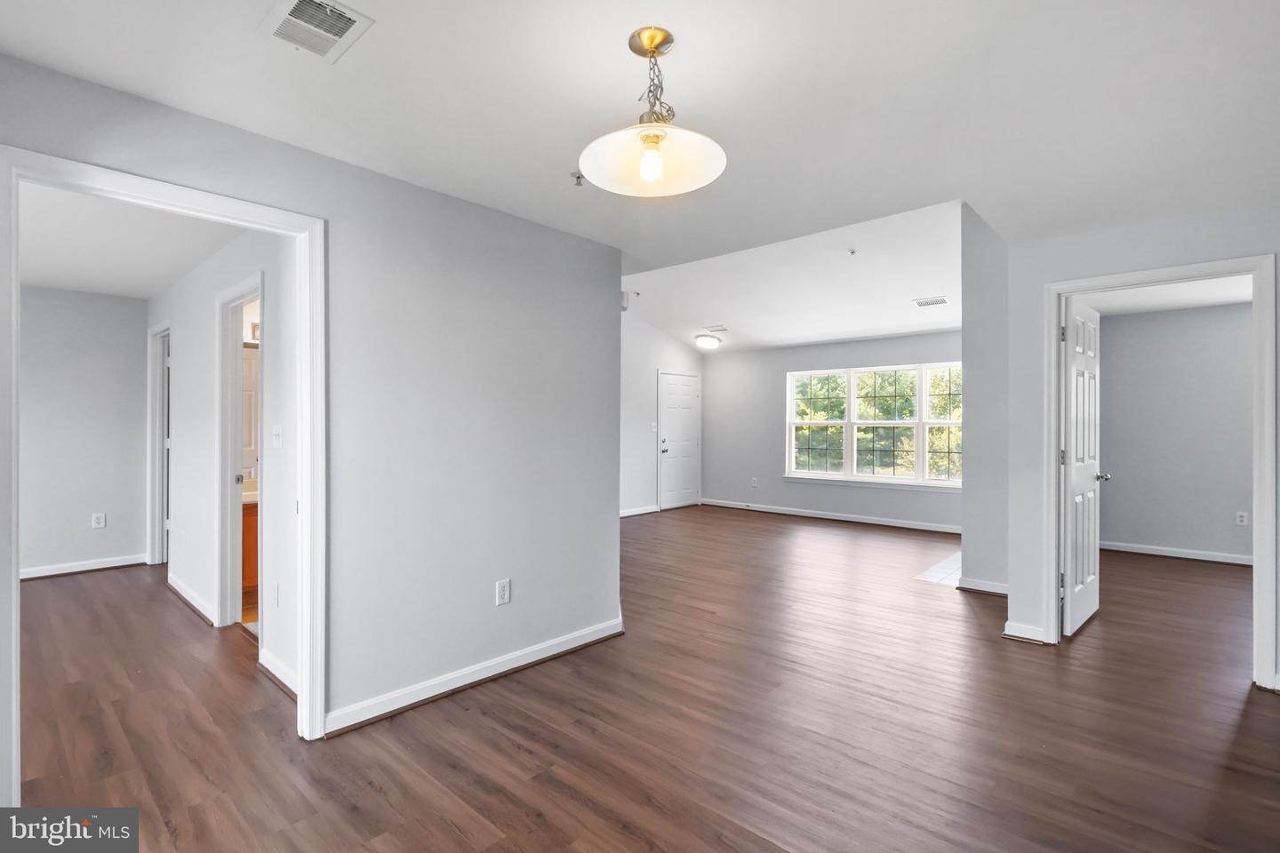 513 CONSTELLATION SQ SE #E