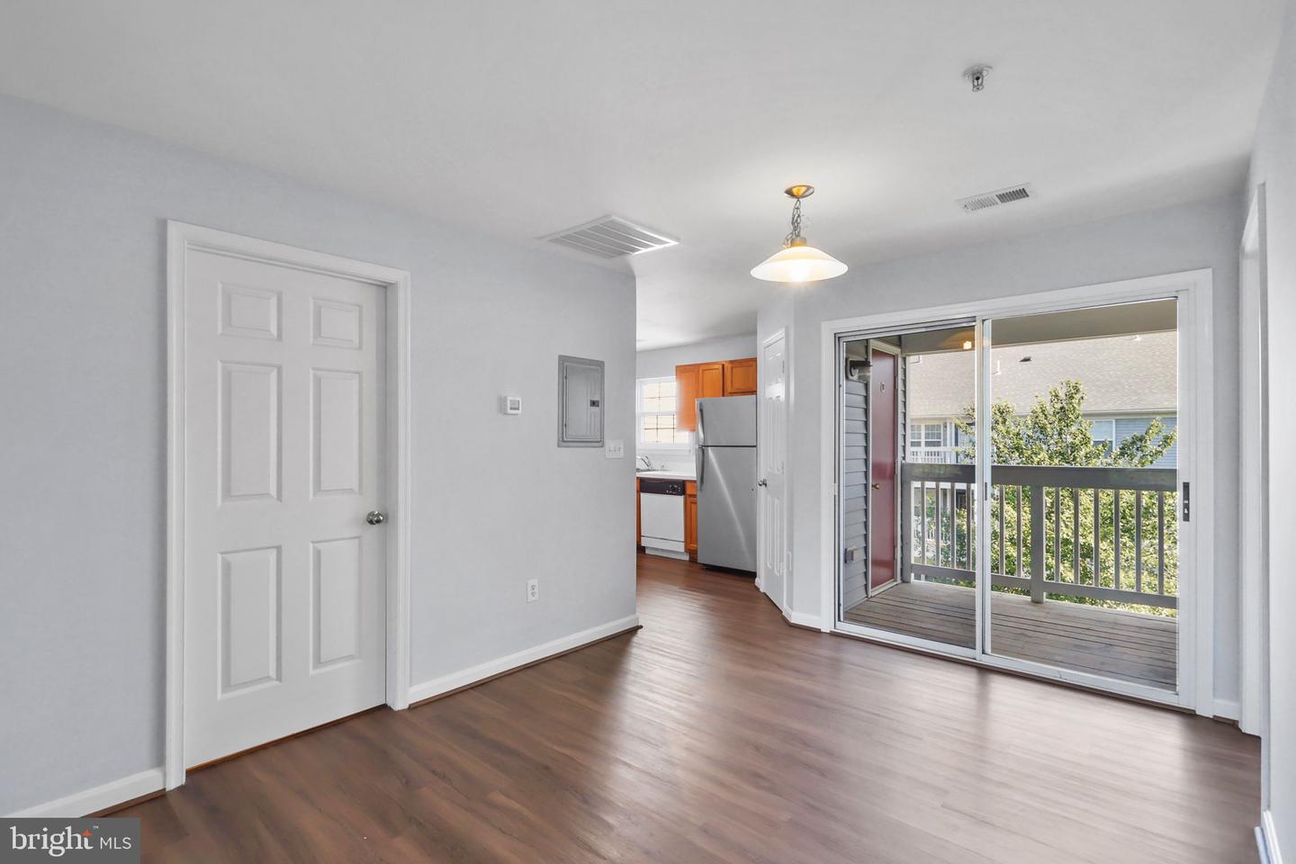 513 CONSTELLATION SQ SE #E