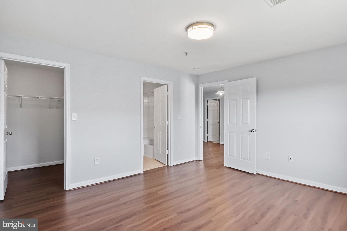 513 CONSTELLATION SQ SE #E