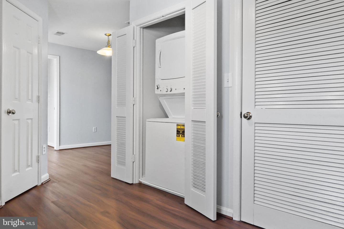 513 CONSTELLATION SQ SE #E