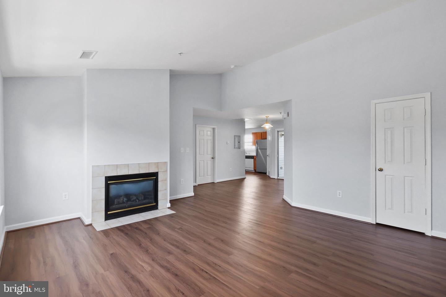 513 CONSTELLATION SQ SE #E