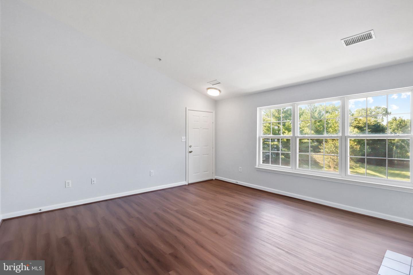 513 CONSTELLATION SQ SE #E
