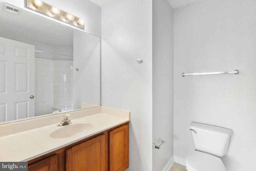 513 CONSTELLATION SQ SE #E