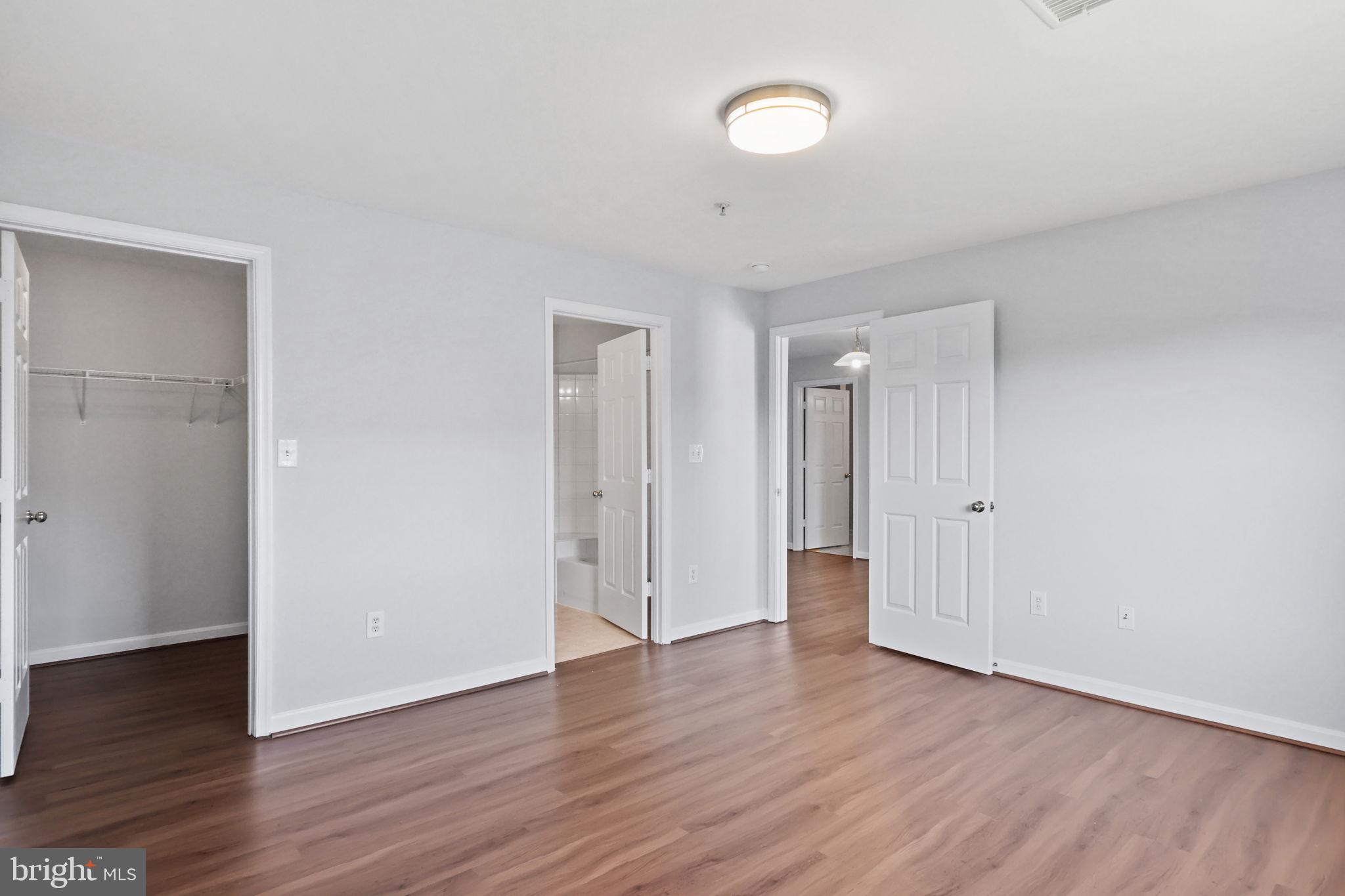 513 CONSTELLATION SQ SE #E