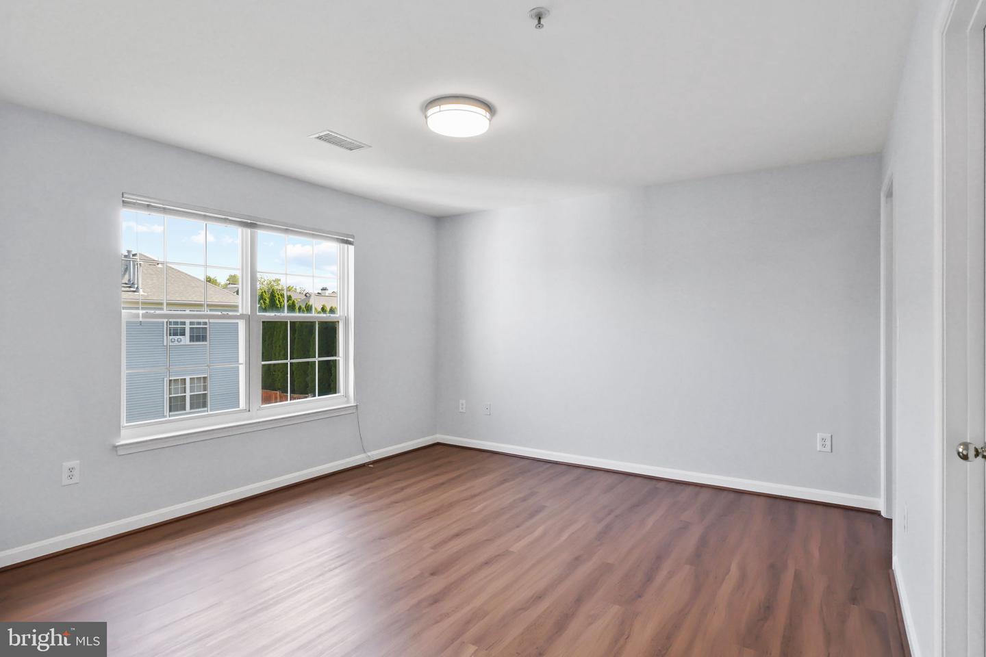 513 CONSTELLATION SQ SE #E
