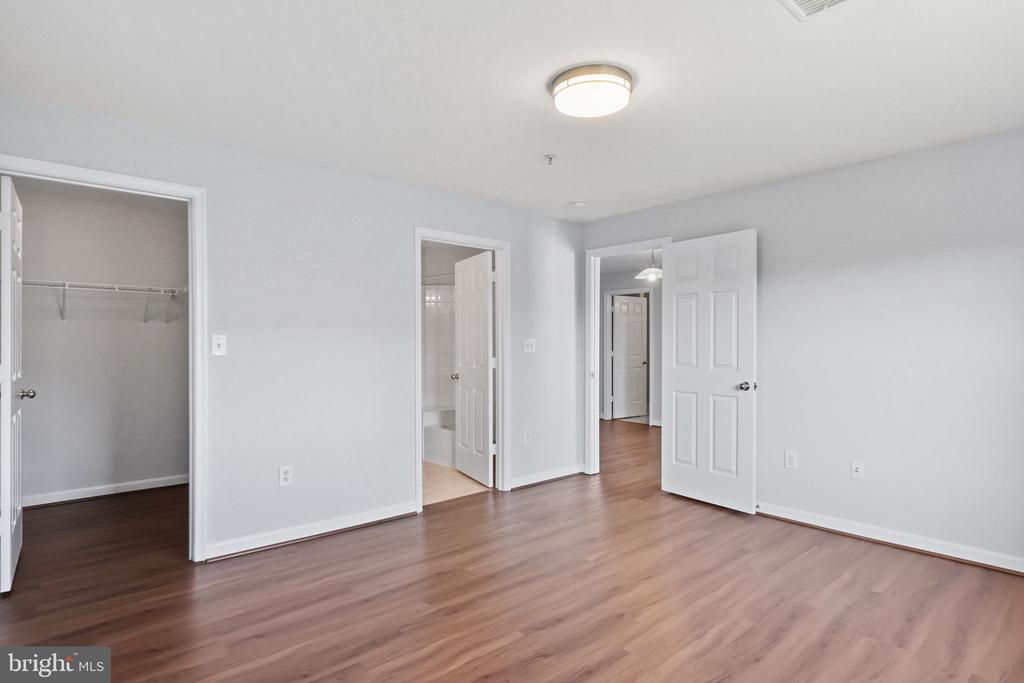 513 CONSTELLATION SQ SE #E