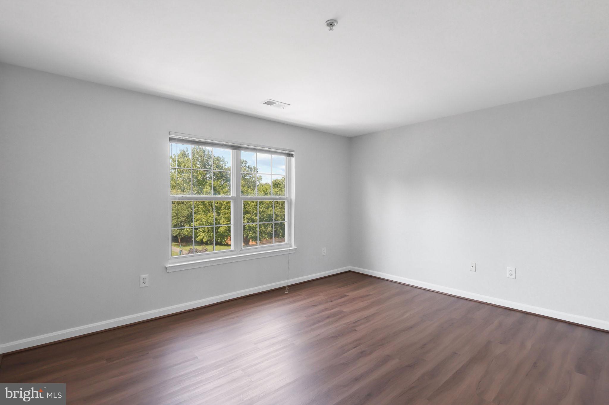 513 CONSTELLATION SQ SE #E