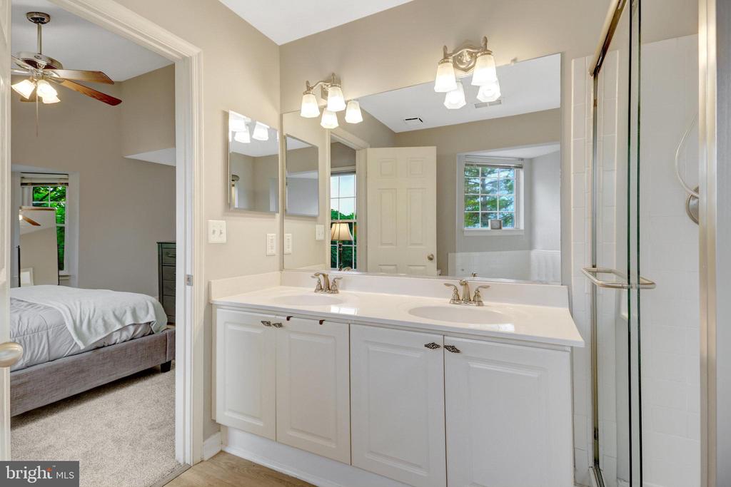 44115 Allderwood Ter