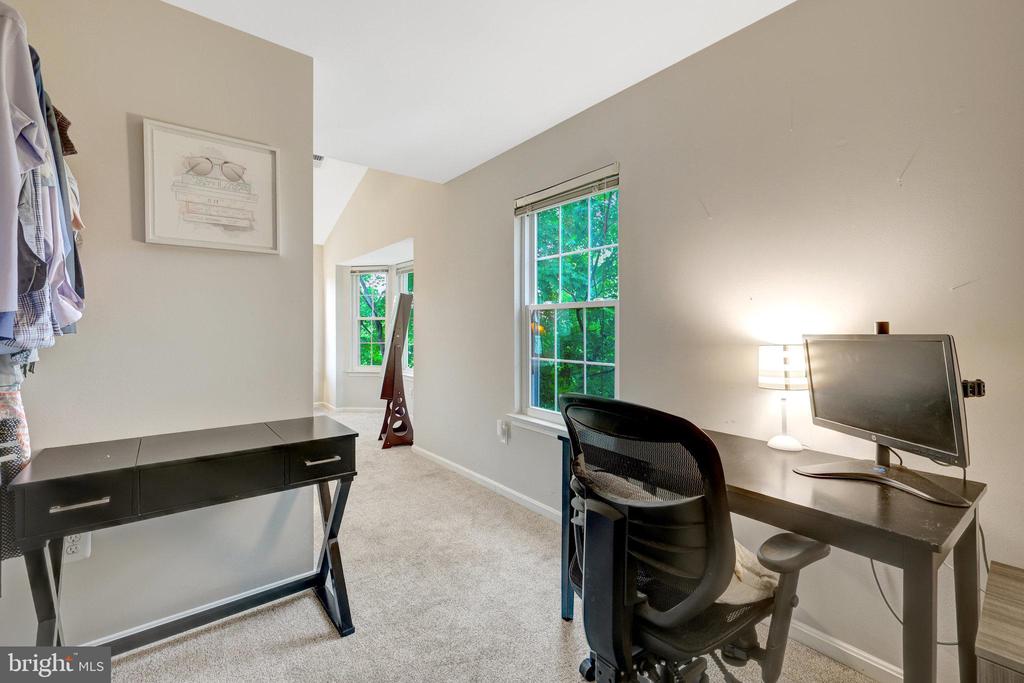 44115 Allderwood Ter
