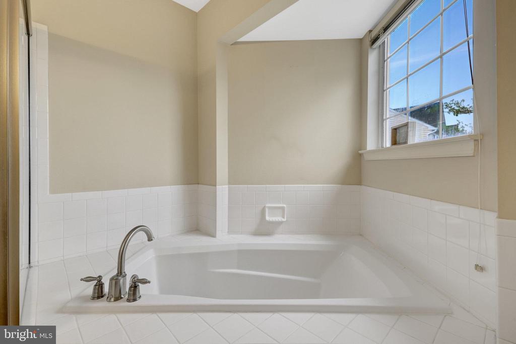 44115 Allderwood Ter