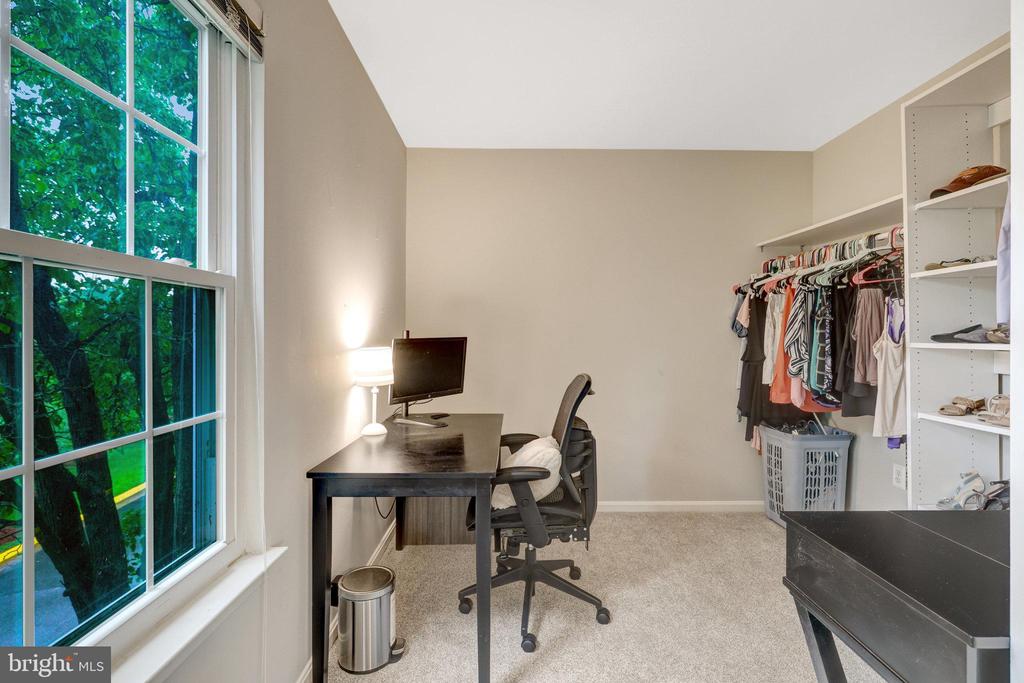 44115 Allderwood Ter