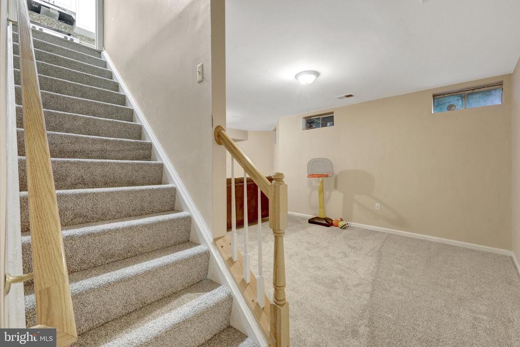 44115 Allderwood Ter