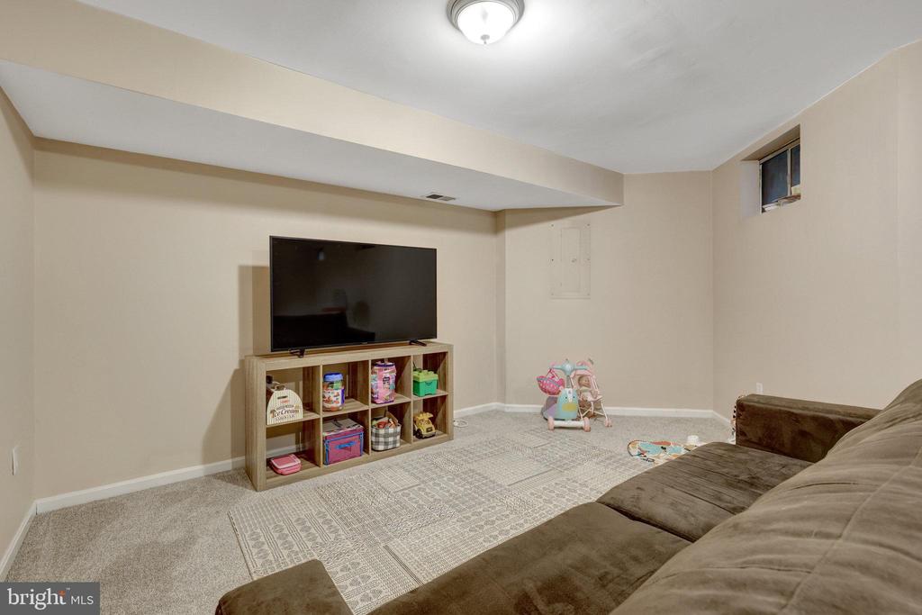 44115 Allderwood Ter