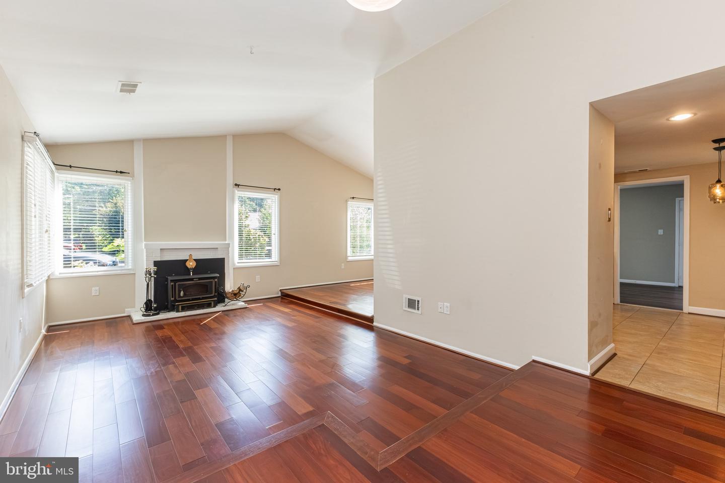 246 AVONDALE DR
