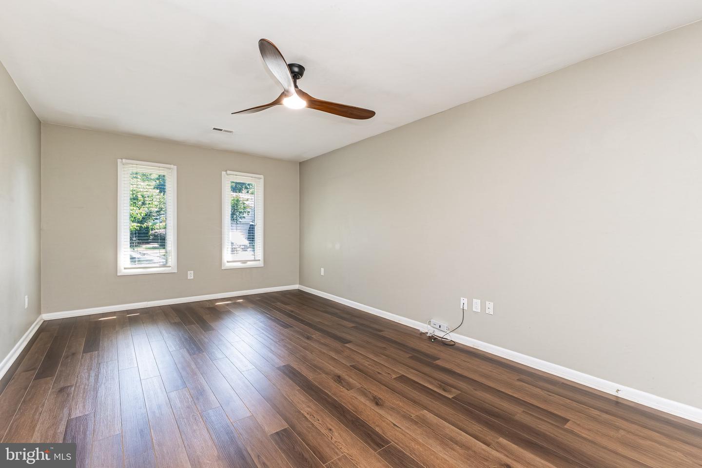 246 AVONDALE DR
