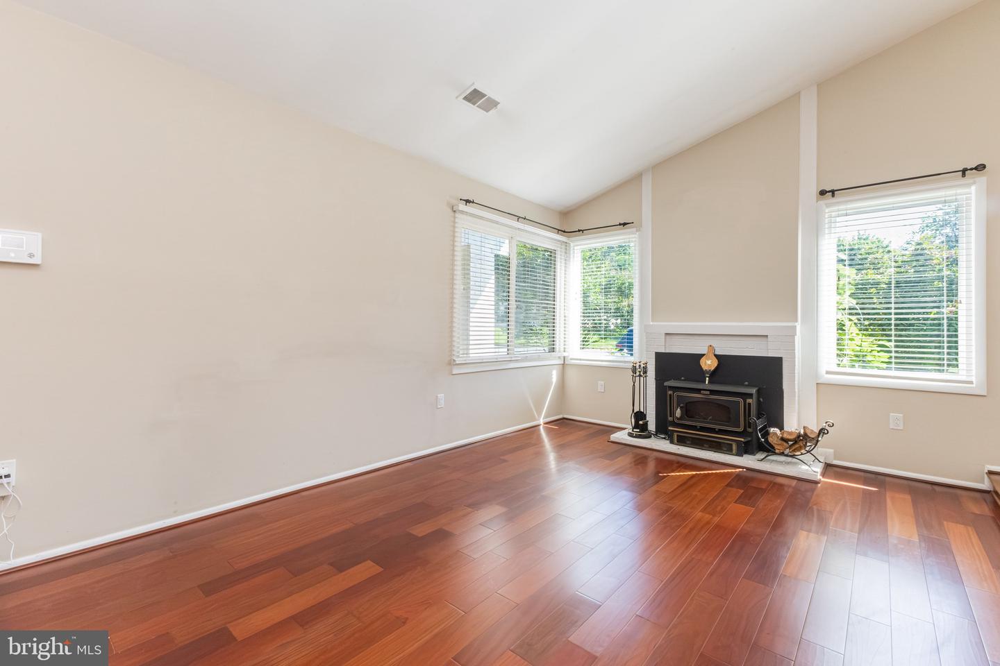246 AVONDALE DR