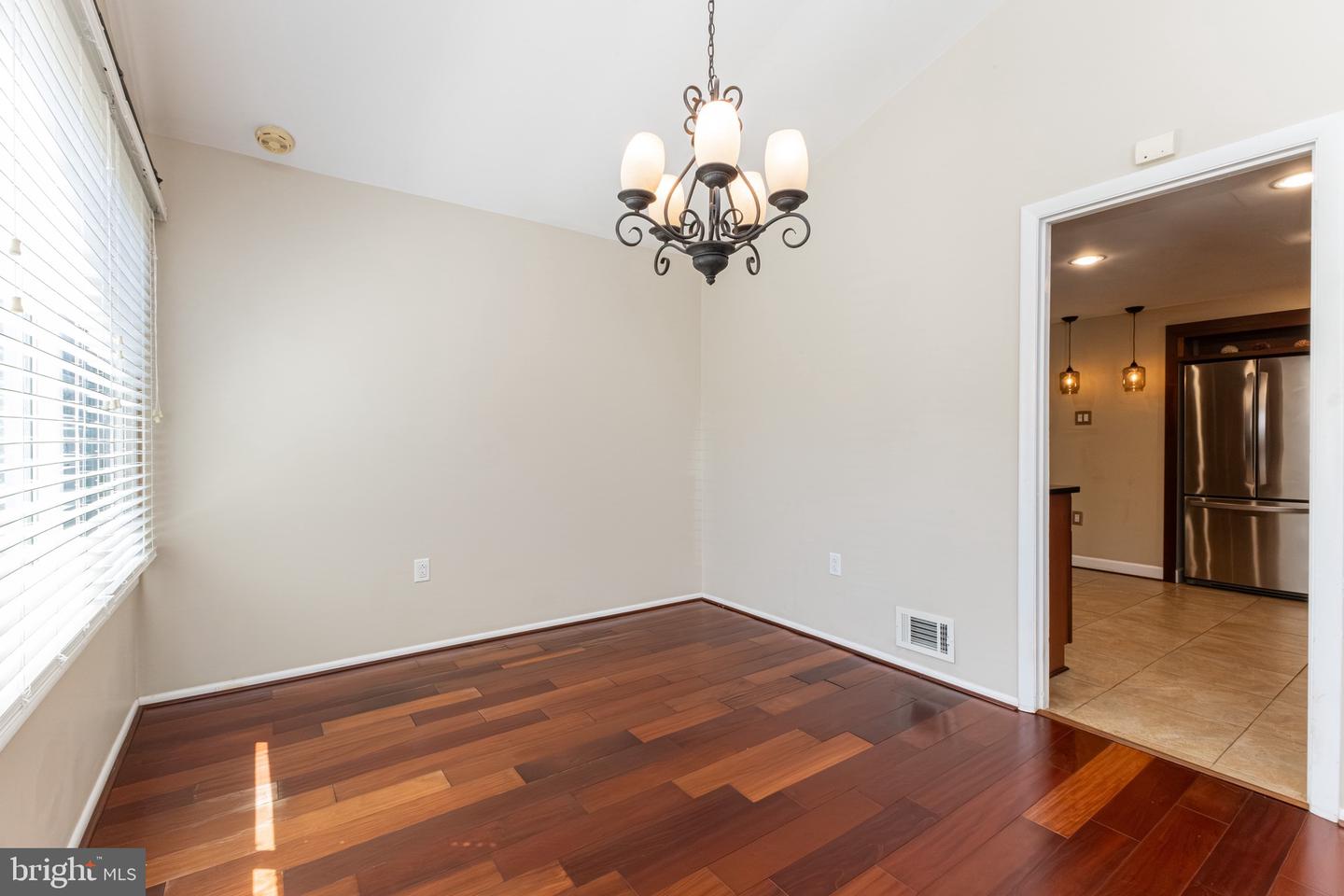 246 AVONDALE DR