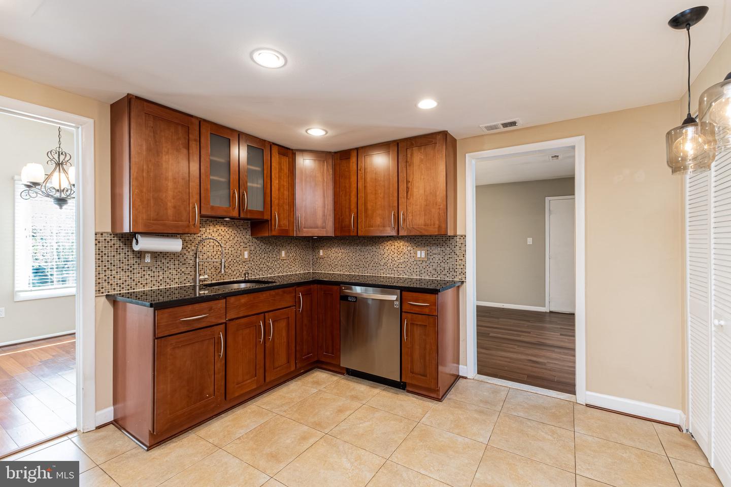 246 AVONDALE DR