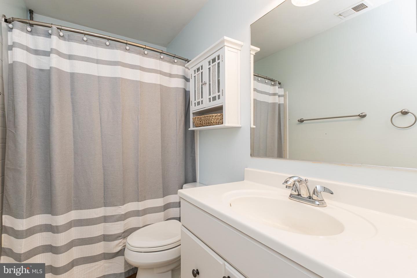 246 AVONDALE DR