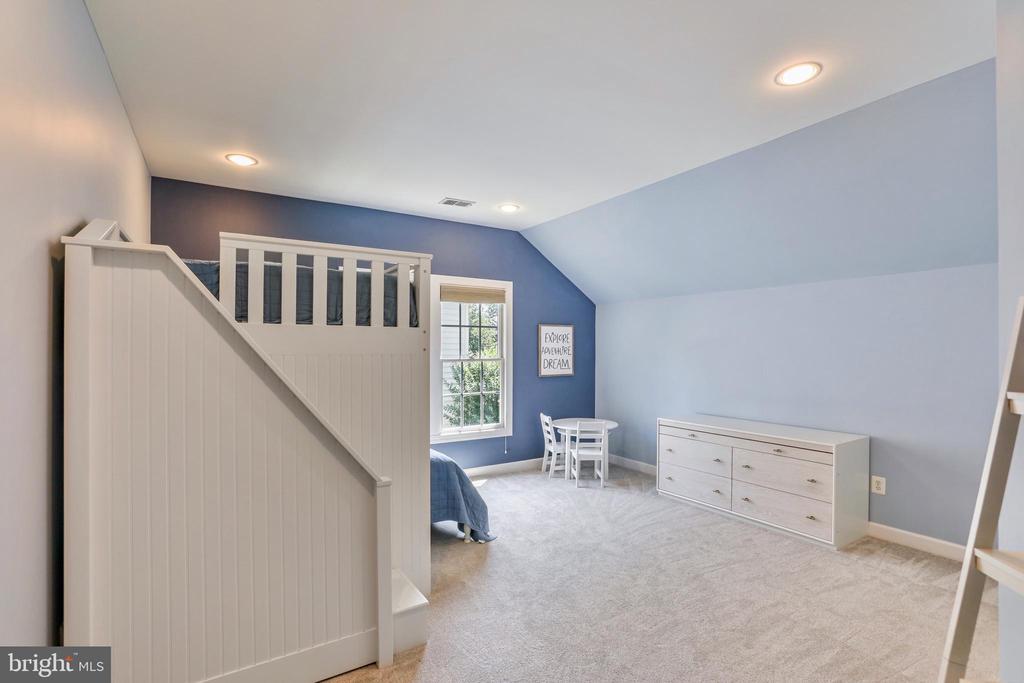 18301 Mid Ocean Pl