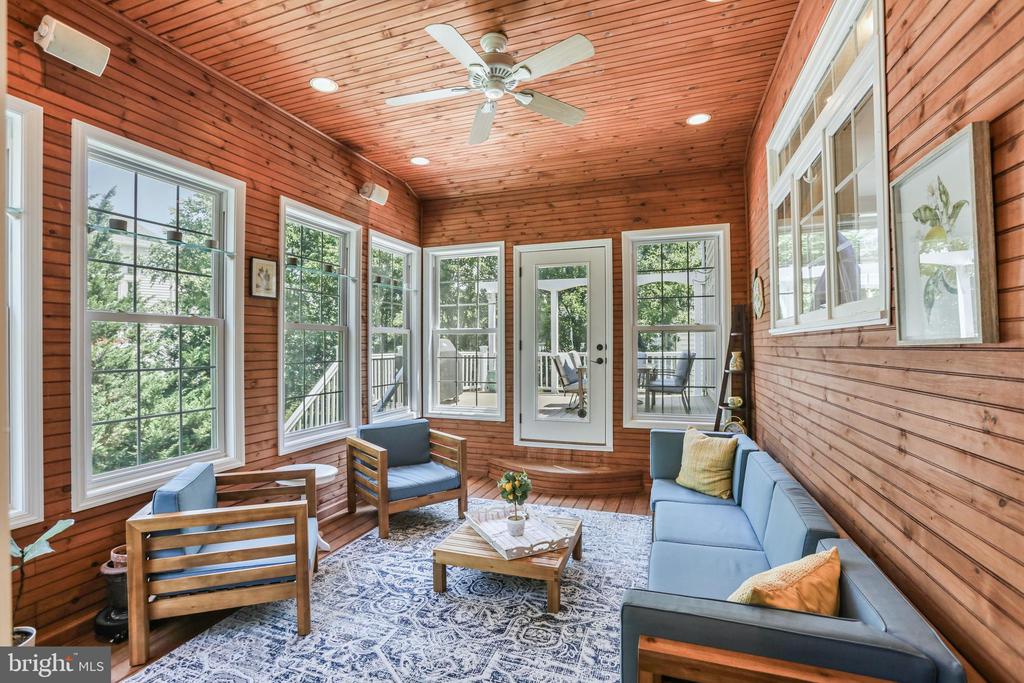 18301 Mid Ocean Pl