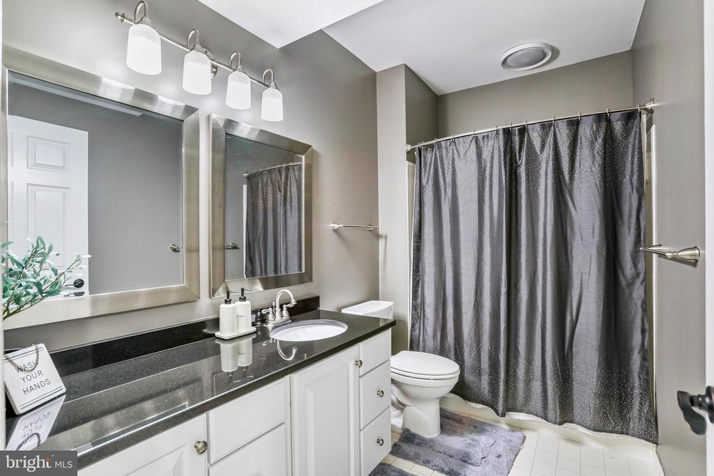 18301 Mid Ocean Pl