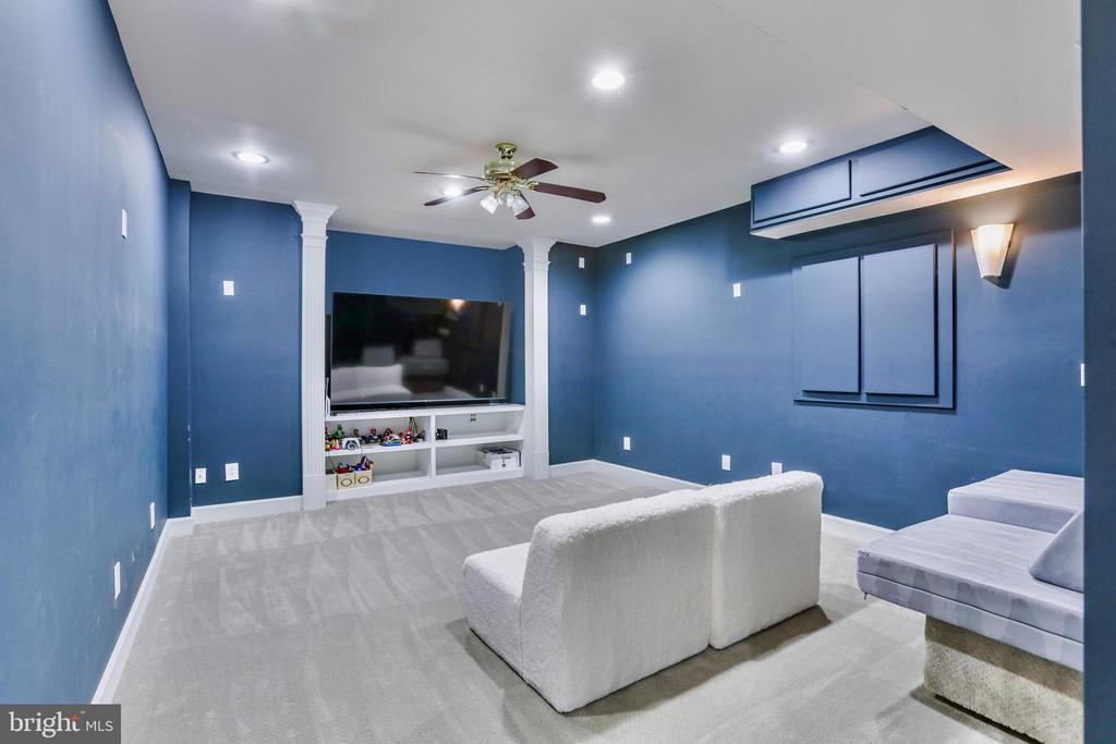 18301 Mid Ocean Pl