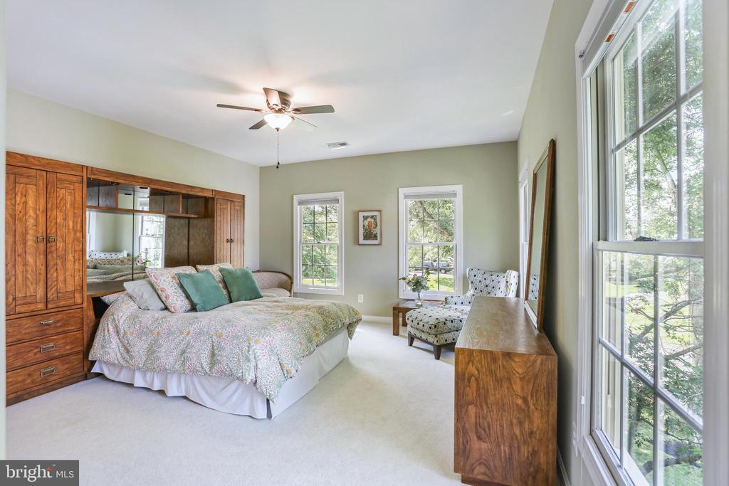 18301 Mid Ocean Pl