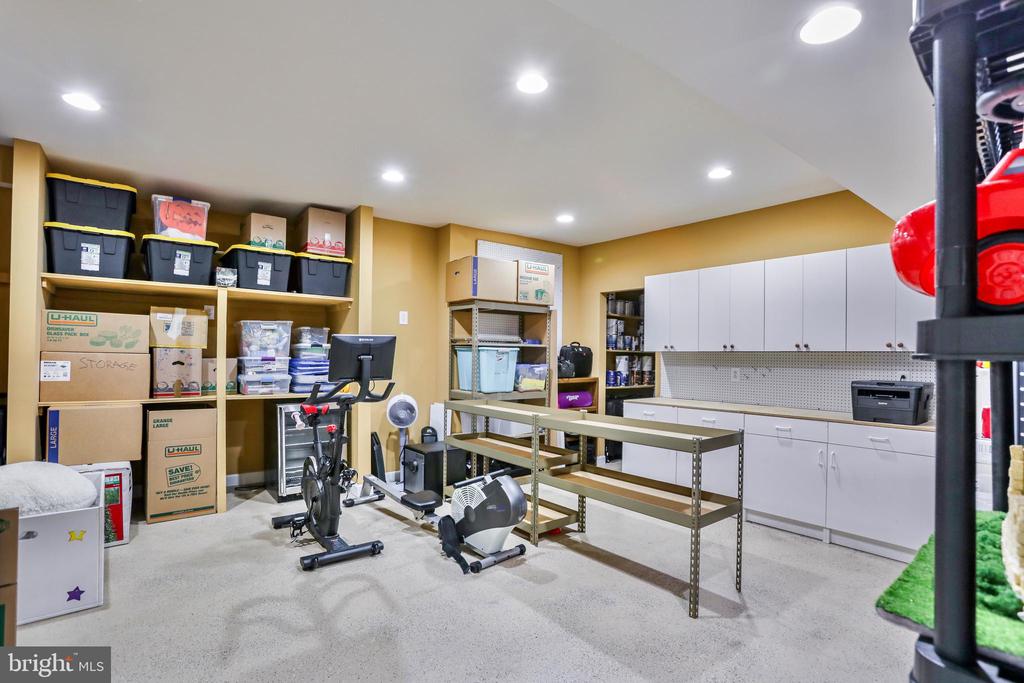 18301 Mid Ocean Pl