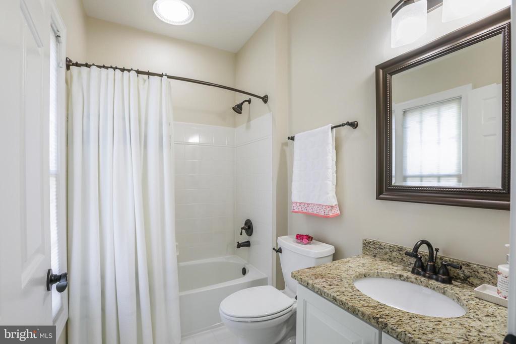 18301 Mid Ocean Pl