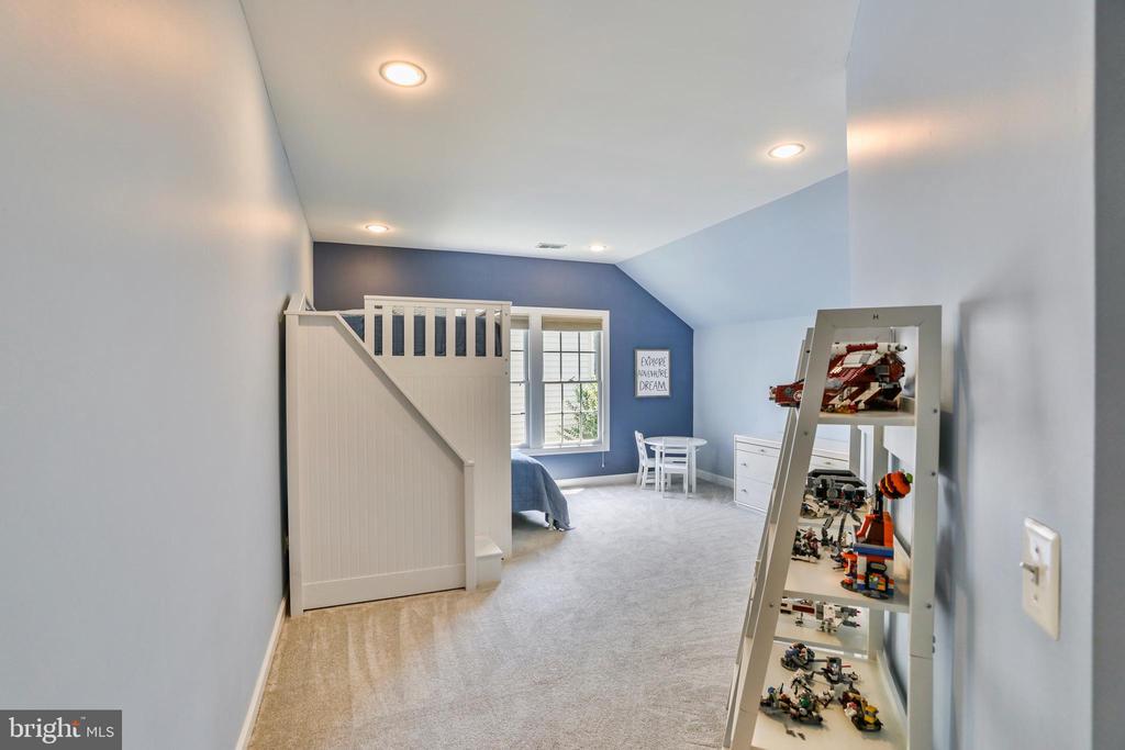 18301 Mid Ocean Pl