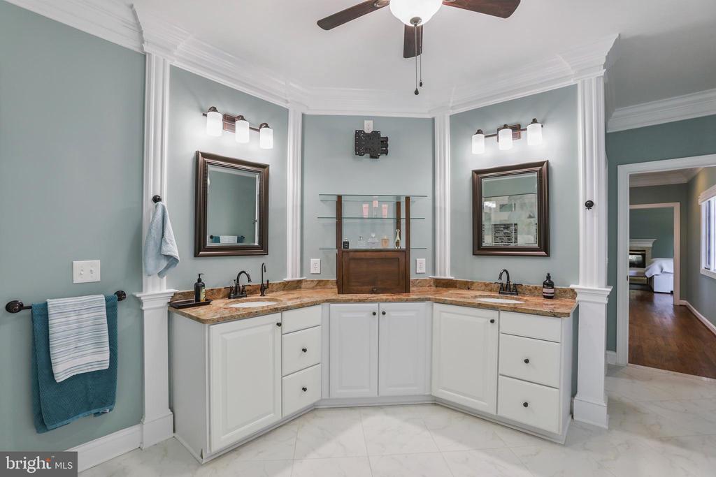 18301 Mid Ocean Pl
