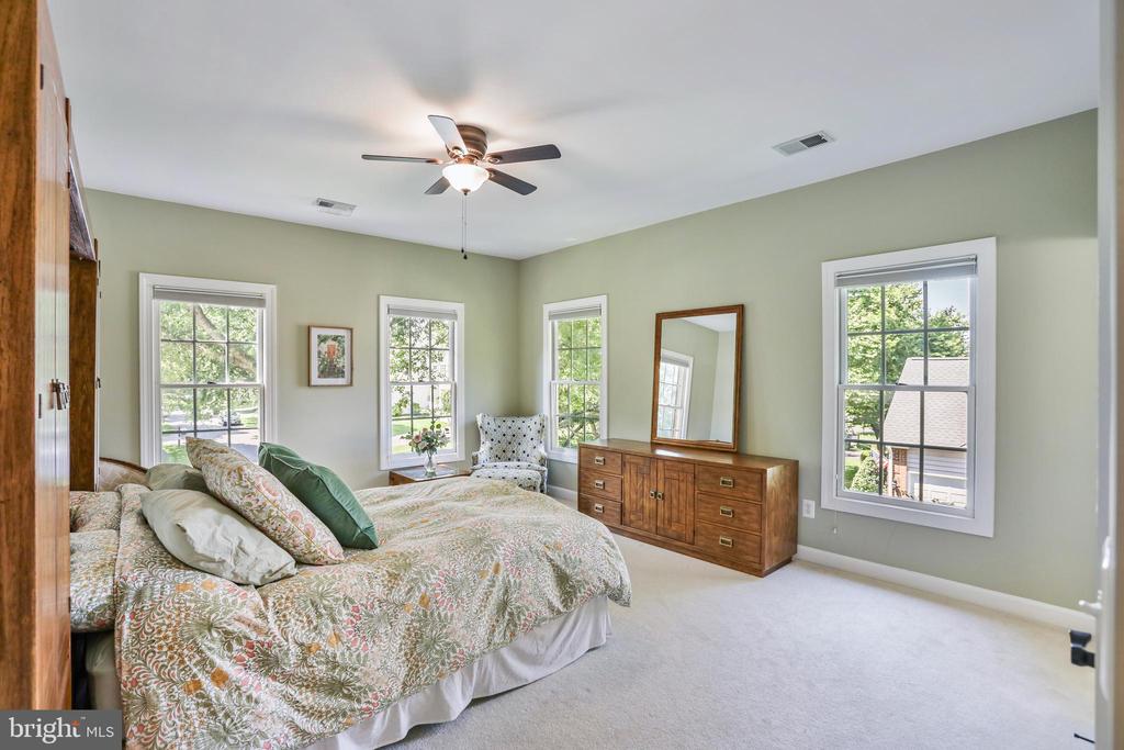18301 Mid Ocean Pl
