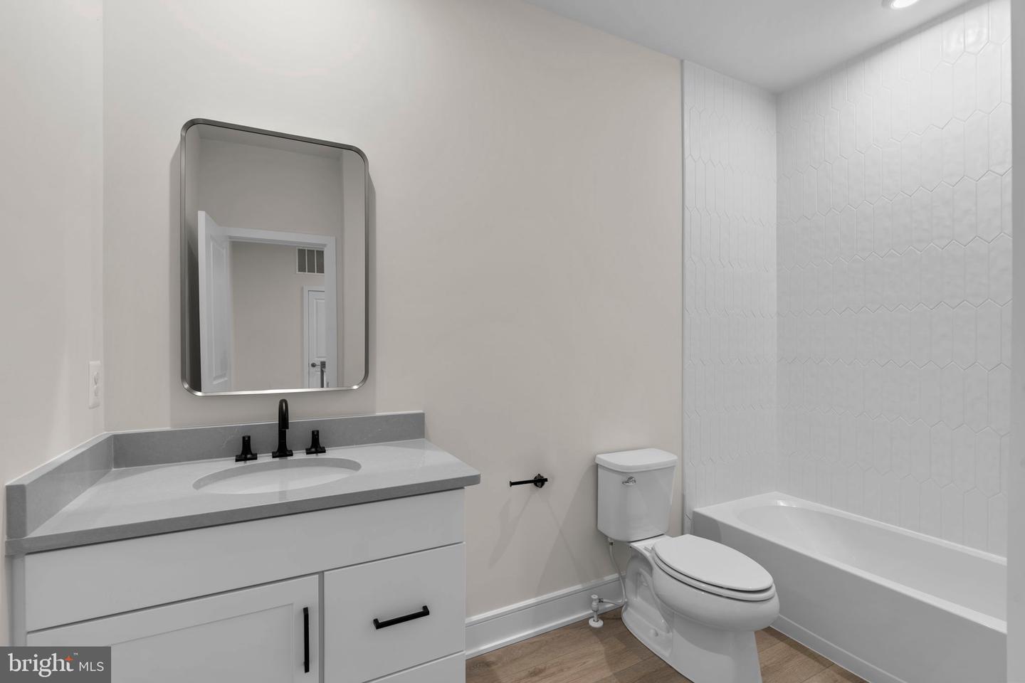 43290 Farringdon Sq