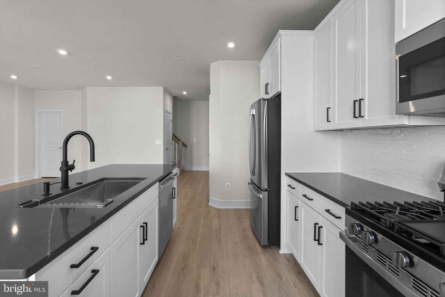 43290 Farringdon Sq