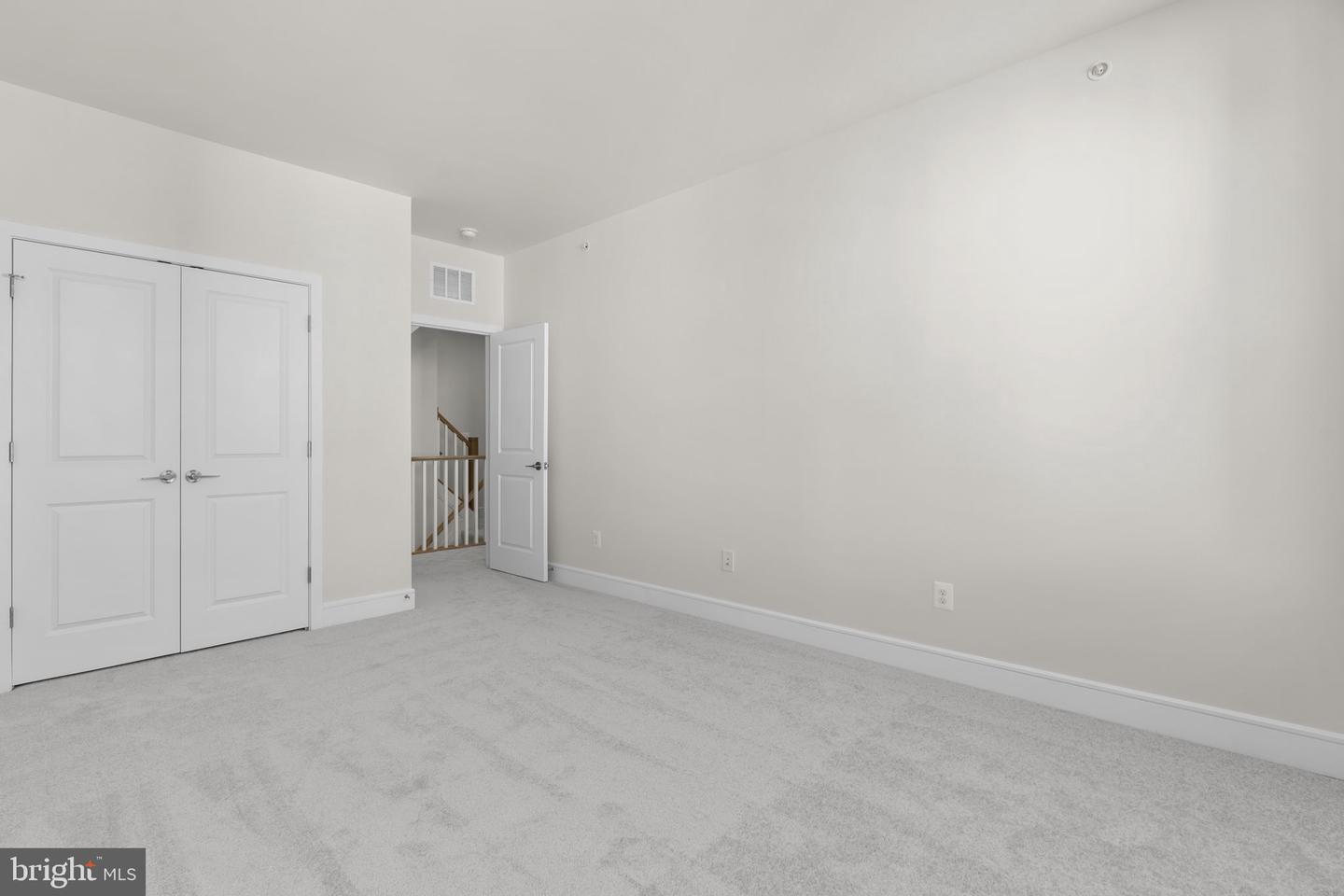 43290 Farringdon Sq