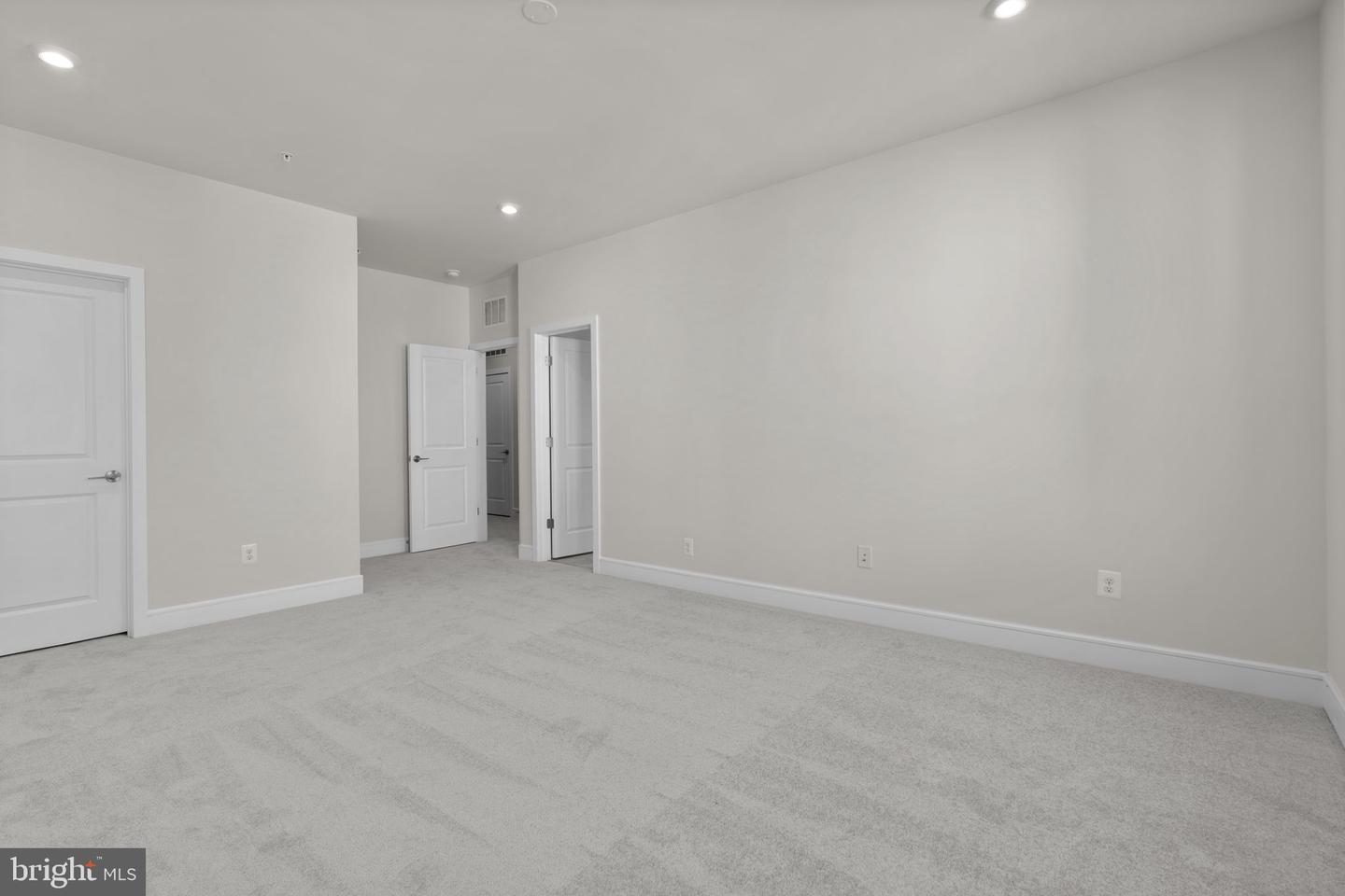 43290 Farringdon Sq