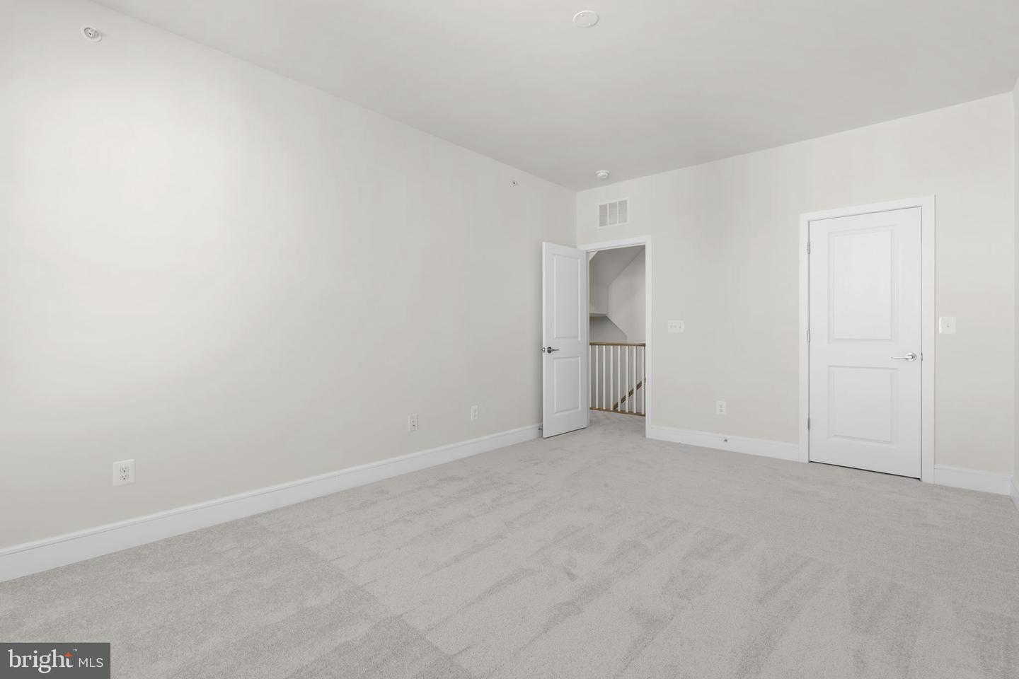 43290 Farringdon Sq