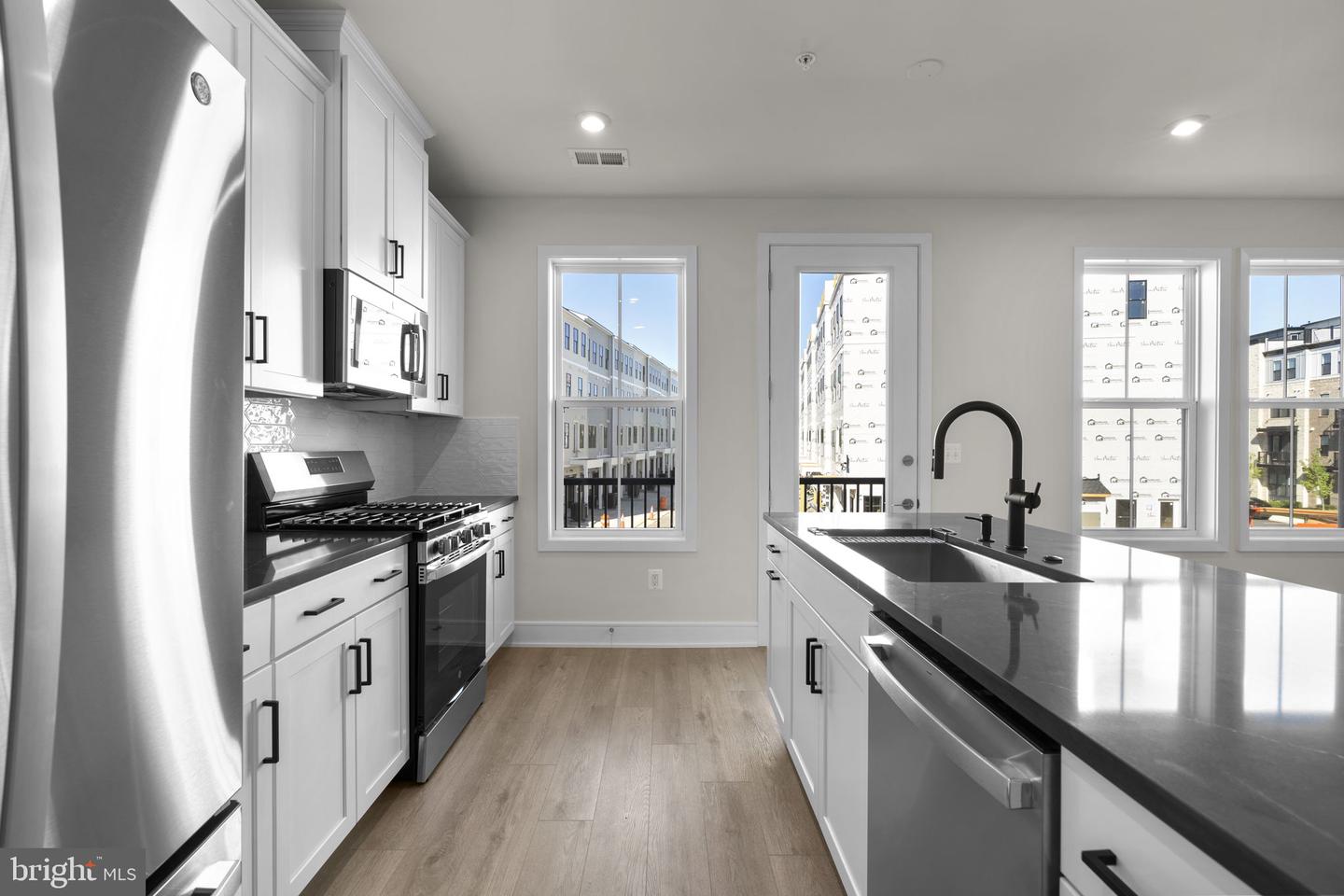 43290 Farringdon Sq
