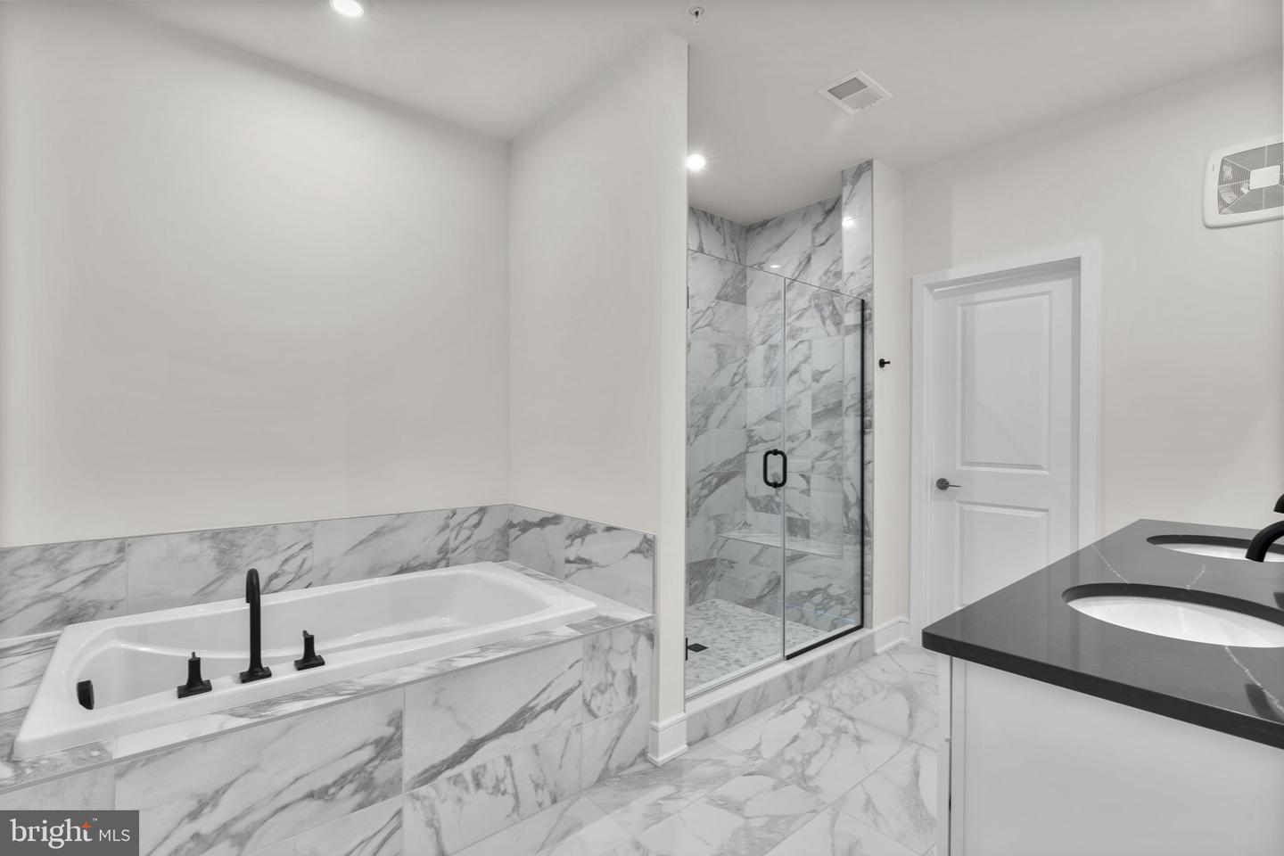 43290 Farringdon Sq
